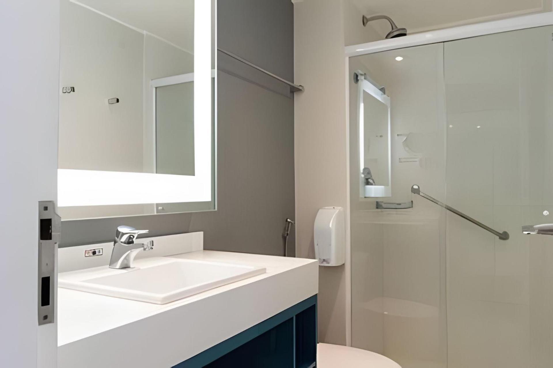Add Flat Faria Lima Apartment *